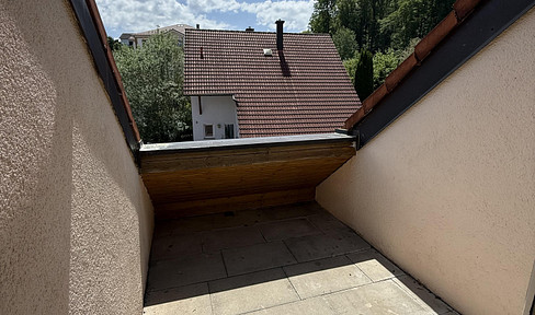 Hell und schöne 3 Zimmer Wohnung mit Balkon und Stellplatz!