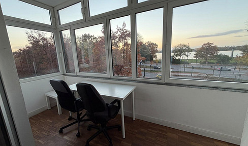 Furnished 3-room apartment with a view of the Alster lake and a conservatory, located in the Schwanenwik area.
