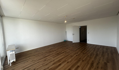 Frisch renoviert: Großzügige 1-Zimmer-Wohnung (51 m²) mit sonniger Loggia & Grünblick in Bad Homburg