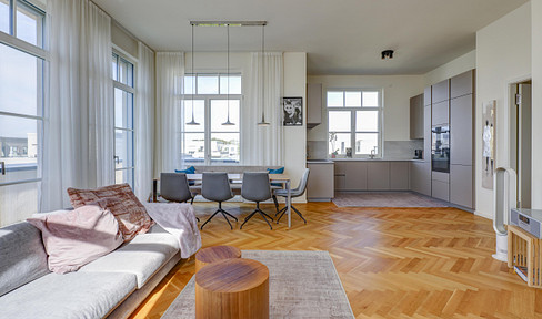 Exclusive penthouse apartment near the Volkspark.