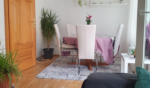 ruhige, helle 2-Raum Wohnung mit Parkettboden + Balkon + Küche