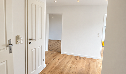 Completely renovated 2.5-room apartment with a large balcony and a bright bathroom, located in Wetter.
