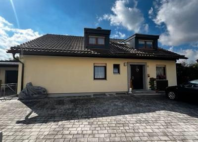 Sehr gepflegtes 2 Familienhaus mit Gewerblichen Lager