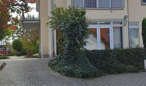 Apartment, 3 rooms, kitchen, bathroom, with guest toilet and fitted kitchen.