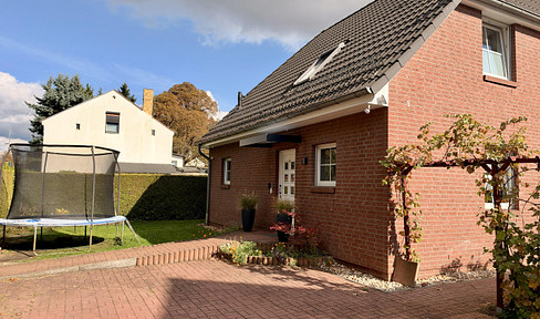Provisionsfrei: Modernisiertes Einfamilienhaus mit Pool in Berlin-Karow
