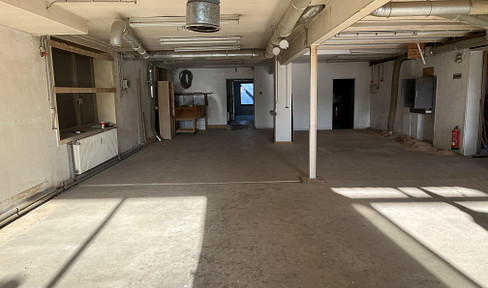 Commercial hall, excellent location - incredibly versatile.