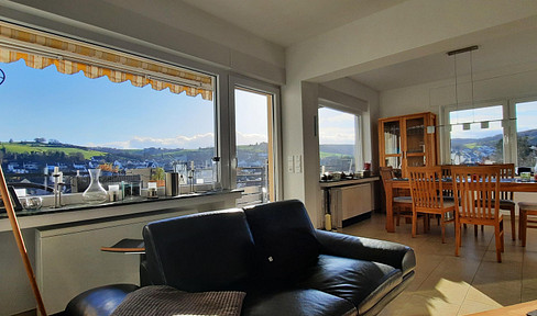 Breathtaking views meet modern comfort: Completely renovated 3-room apartment in Oberbreisig.