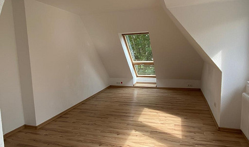 Bright and spacious 3-room penthouse apartment in the Lehe district of Bremerhaven.