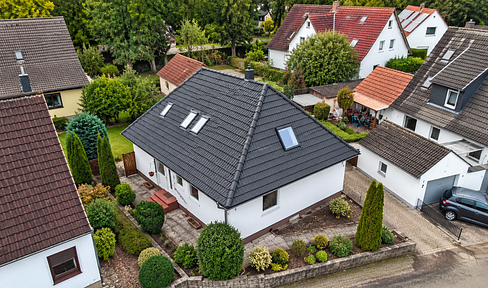 Commission-free and ready to move in: Detached house in a quiet, dead-end street with a new heating system.