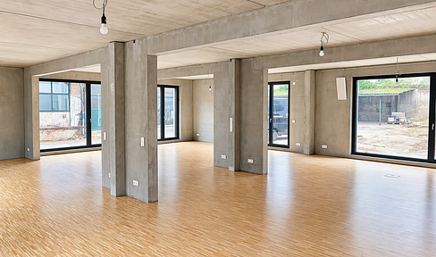 Commission-free: Loft/commercial space in a quiet courtyard, located opposite Markthalle 9 in Kreuzberg.