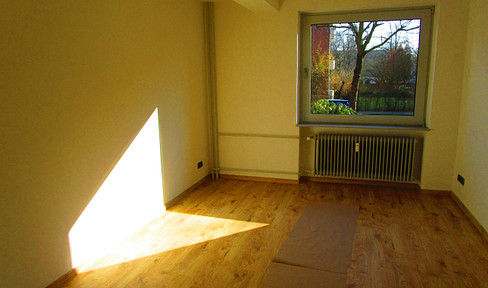 Renovated, attractive 1-bedroom apartment on a high floor in Eilbek, Gluckstraße.