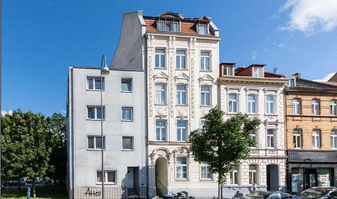 Erstbezug nach Sanierung: Helle Dachgeschoss-Maisonette mit Holzbalken in Köln-Mülheim
