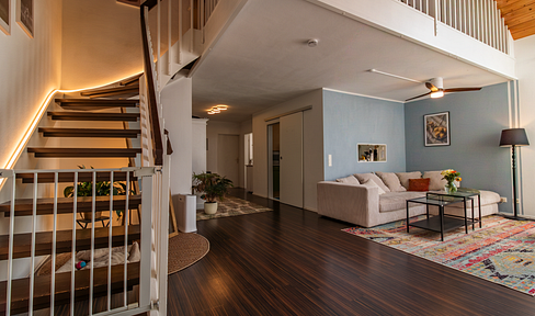 Provisionsfrei: 4-Zi.-Galerie-Maisonette, oberste Etage, Balkon & TG-Geretsried-Stein