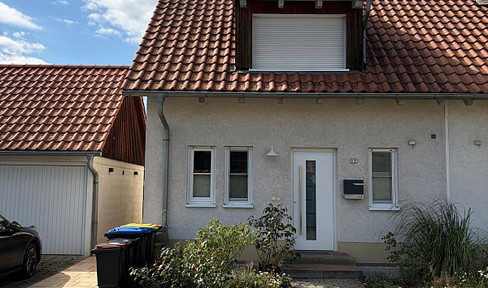 For sale: A quiet, terraced house with a garden, located in Radebeul-West.