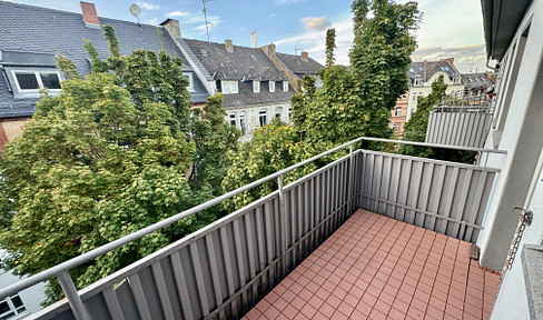 Helle 2-Zimmer-Wohnung mit Balkon in Top Lage
