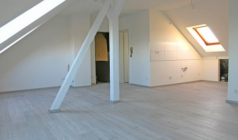 COMPLETELY RENOVATED! 1-bedroom apartment with fitted kitchen and daylight bathroom, located in a quiet area of Beiertheim.
