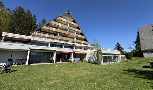 Modern 1.5-room apartment in Unterkirnach with swimming pool.