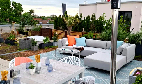 3-room apartment with balcony, rooftop terrace, and fitted kitchen in Munich-Neuaubing.