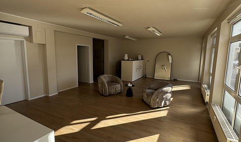 Büro, Praxis, Ladenfläche oder Verkaufsbüro in exponierter Lage in Sinsheim-Hoffenheim