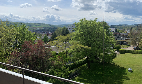 Wohnen mit Weitblick über Aalen | Modernisierte 3,5-Zimmer-Wohnung mit großem Westbalkon und Aufzug