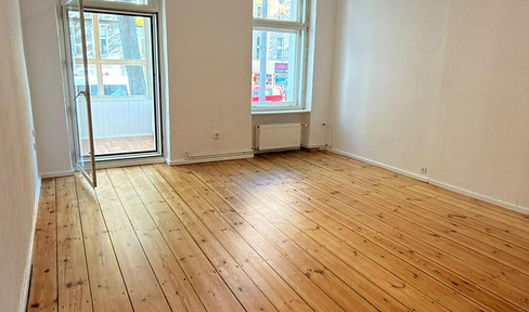 Apartment for sale on Schlossstraße: 2.5-room apartment in Steglitz.