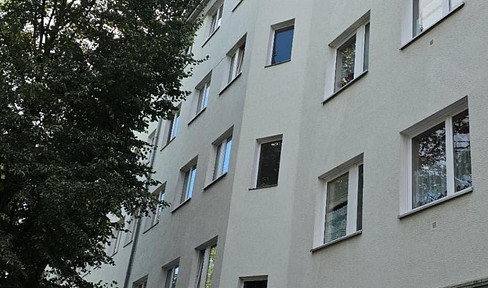 Move in and feel at home: Available immediately; Modern 2.5-room apartment in Wilmersdorf, no agency fees.