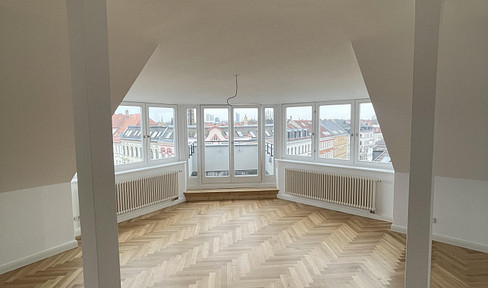 Two-room attic apartment with air conditioning and a south-facing balcony for rent.