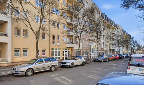 Bright attic apartment with large, floor-to-ceiling windows in the Friedrichstadt district of Dresden (WE127).
