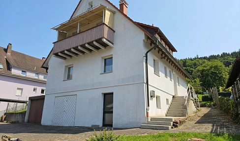 For sale by owner: Detached house with a 1,588 m² plot of land, located in a sunny, quiet hillside setting.