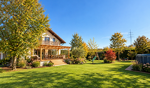 Spacious living with mountain views - modernised detached house.
