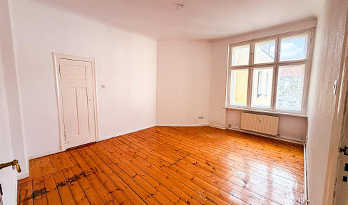 One-room apartment in Neukölln, available immediately.