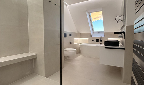 Ready to move in and immediately available: Duplex apartment with luxury bathrooms.