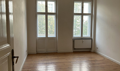 Beautiful 1.5-room apartment for rent at Grünberger Straße 68! No agency fees!