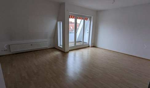 Helle 2-Zi-DG-Wohnung (5 OG ohne Fahrstuhl) mit Balkon & Markise in Baumschulenweg – ab 01.11.2026