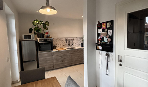 High-quality, comfortable, and centrally located apartment in Stötteritz, including a parking space.