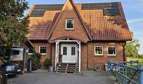 Provisionsfrei! Einfamilienhaus nicht nur für Pferdeliebhaber interessant