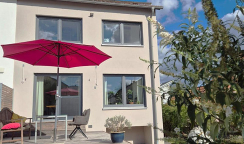 Familienglück – Haus in Top-Lage:  Kernsaniert, klimatisiert, mit Garten & Terrasse
