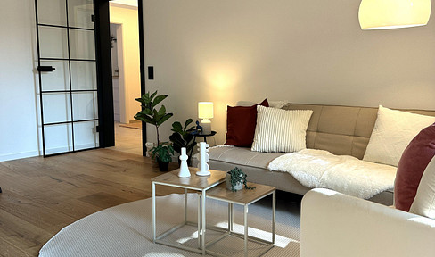 Newly renovated and ready to move in: High-quality 3-room apartment in a prime location.