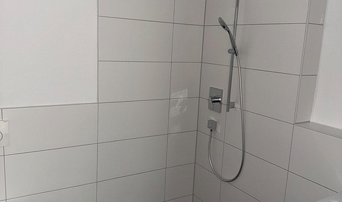 *New construction/First occupancy* 2-room apartment with balcony, fitted kitchen, and parking space.