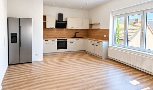 High-quality renovated apartment with a new fitted kitchen.