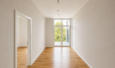 Bright and high-quality: Brand new, just 5 minutes' walk from Aalen main train station.