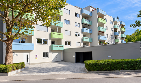 Move in and feel at home! Bright 2-room apartment with balcony, elevator, and garage in Reutlingen.