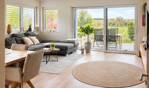 Großzügige, lichtdurchflutete 5-Zimmer-Maisonettewohnung mit schön angelegtem Garten