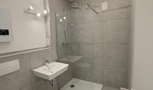 Everything's new, everything's beautiful! Stunning 3-room apartment, completely renovated.