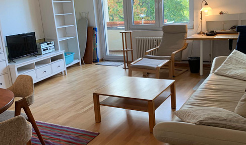 Furnished 2-room apartment with balcony and elevator – available immediately and without commission.