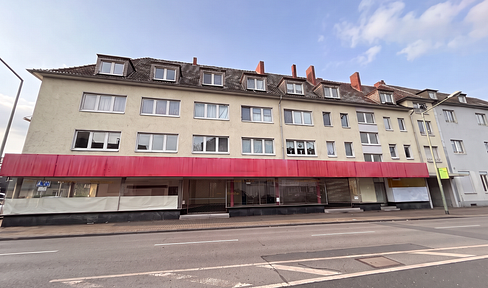 Retail space of 573 square meters on Gladbecker Straße – also suitable for a medical practice or office, with an optional 240 square meters of storage space.