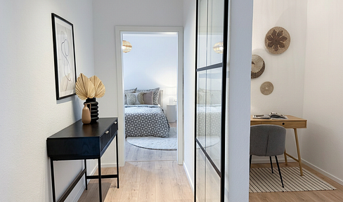 No fees and ready to move in immediately! Newly renovated 2-room apartment with panoramic views!