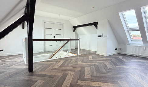Erstbezug nach Kernsanierung – Exklusive Maisonette mit Galerie, 2 Bädern & Balkon