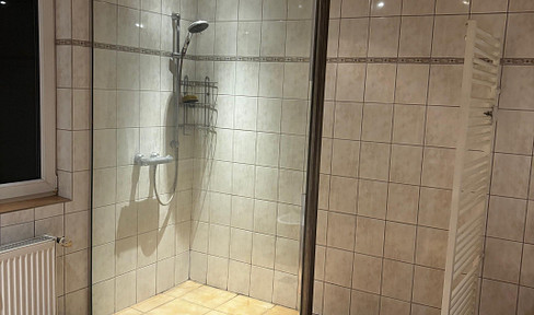 Große 3-Zimmer-Wohnung mit Kamin, Einbauküche & Glasfaseranschluss – sofort bezugsfrei!