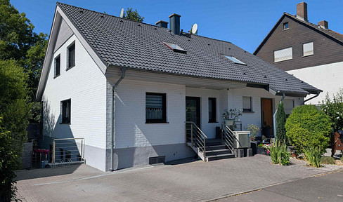 Modernisierte Doppelhaushälfte, Einliegerwohnung und Blick ins Grüne (von privat)